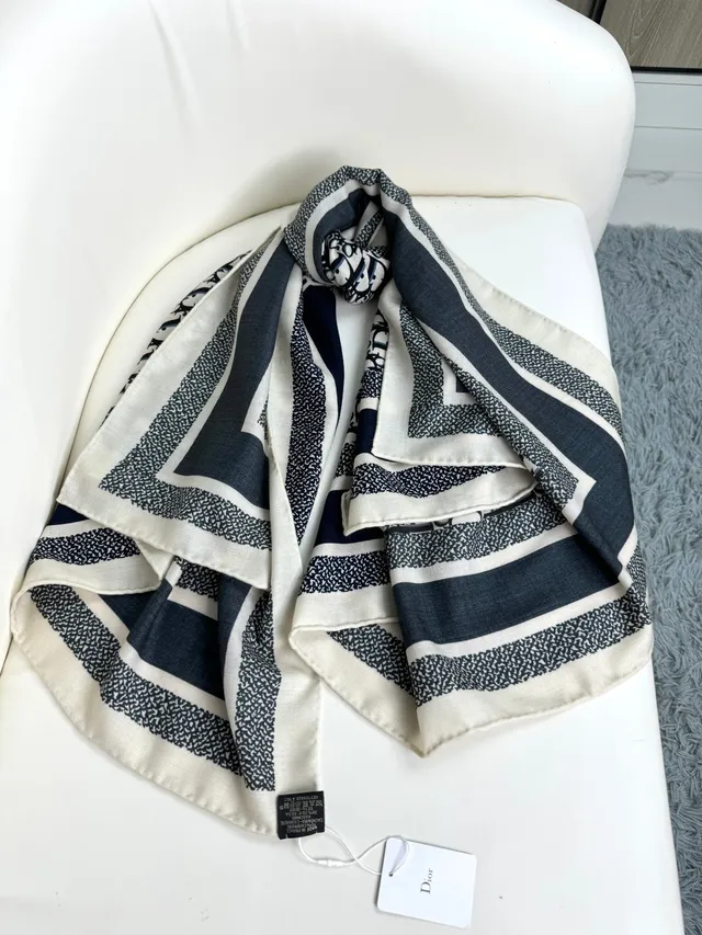 Dior Écharpe Motif Géométrique Beige Noir Tissage Herringbone 9