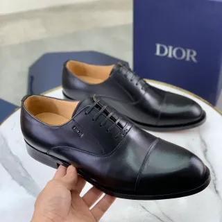 Dior Sapatos Oxford de Couro Polido Preto e Bege com Ponta de Tapa