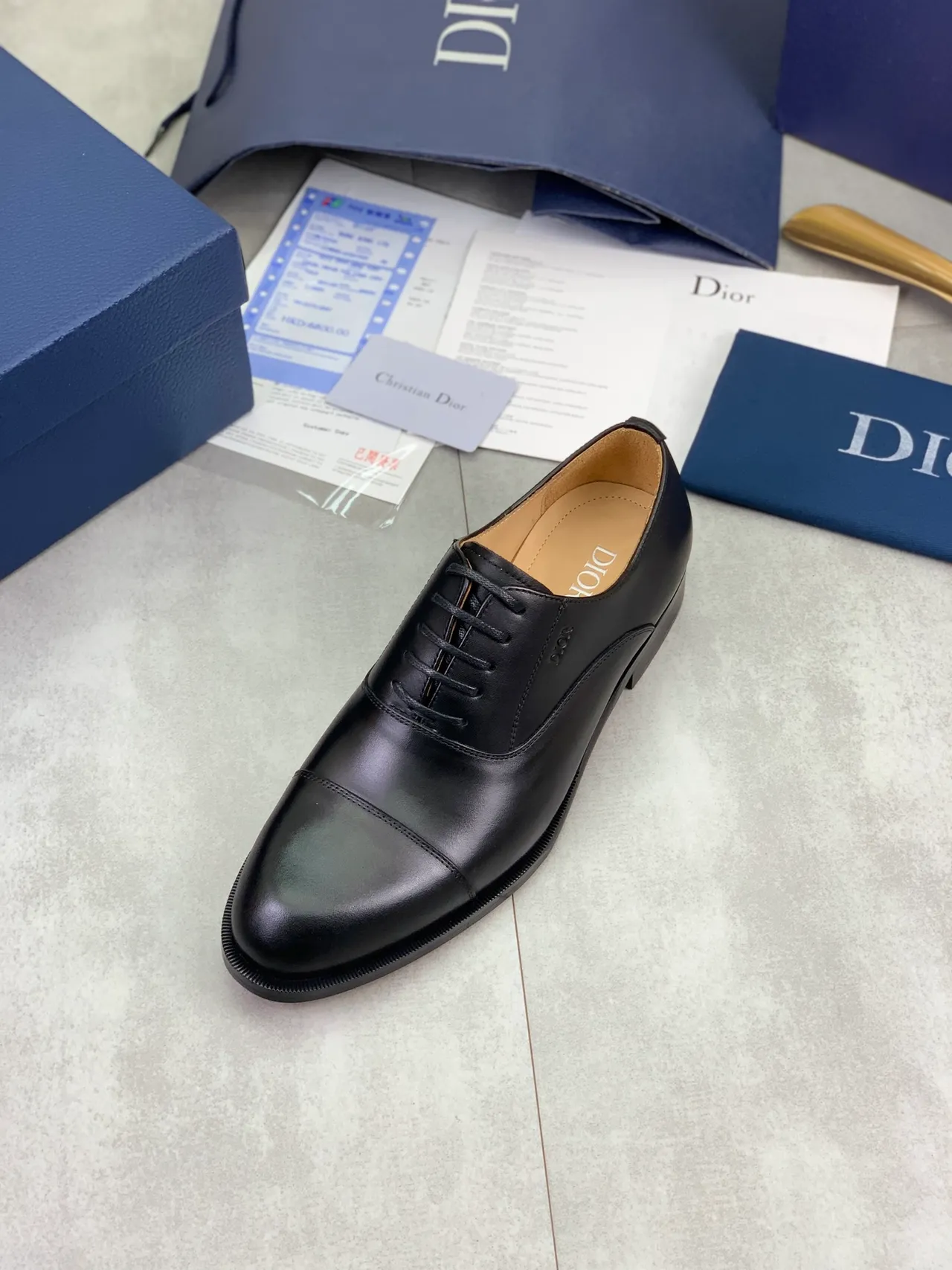 Dior Sapatos Oxford de Couro Polido Preto e Bege com Ponta de Tapa 4