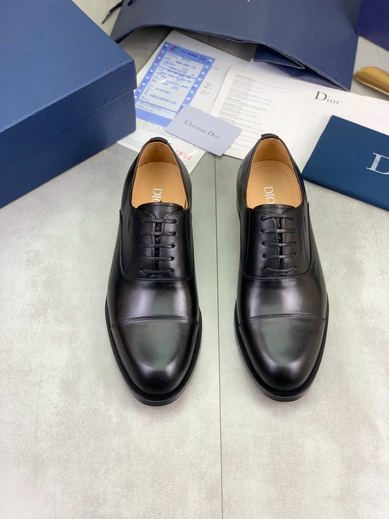 Dior Sapatos Oxford de Couro Polido Preto e Bege com Ponta de Tapa 5