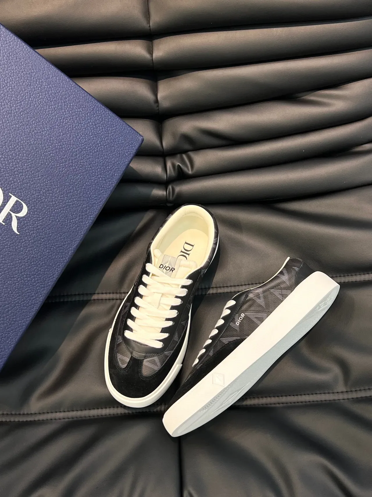 Dior ব্ল্যাক হোয়াইট লো-টপ সুয়েড-মেশ হাইব্রিড লাইফস্টাইল স্নিকার 2