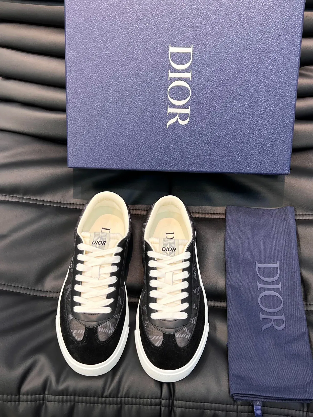 Dior ব্ল্যাক হোয়াইট লো-টপ সুয়েড-মেশ হাইব্রিড লাইফস্টাইল স্নিকার 3