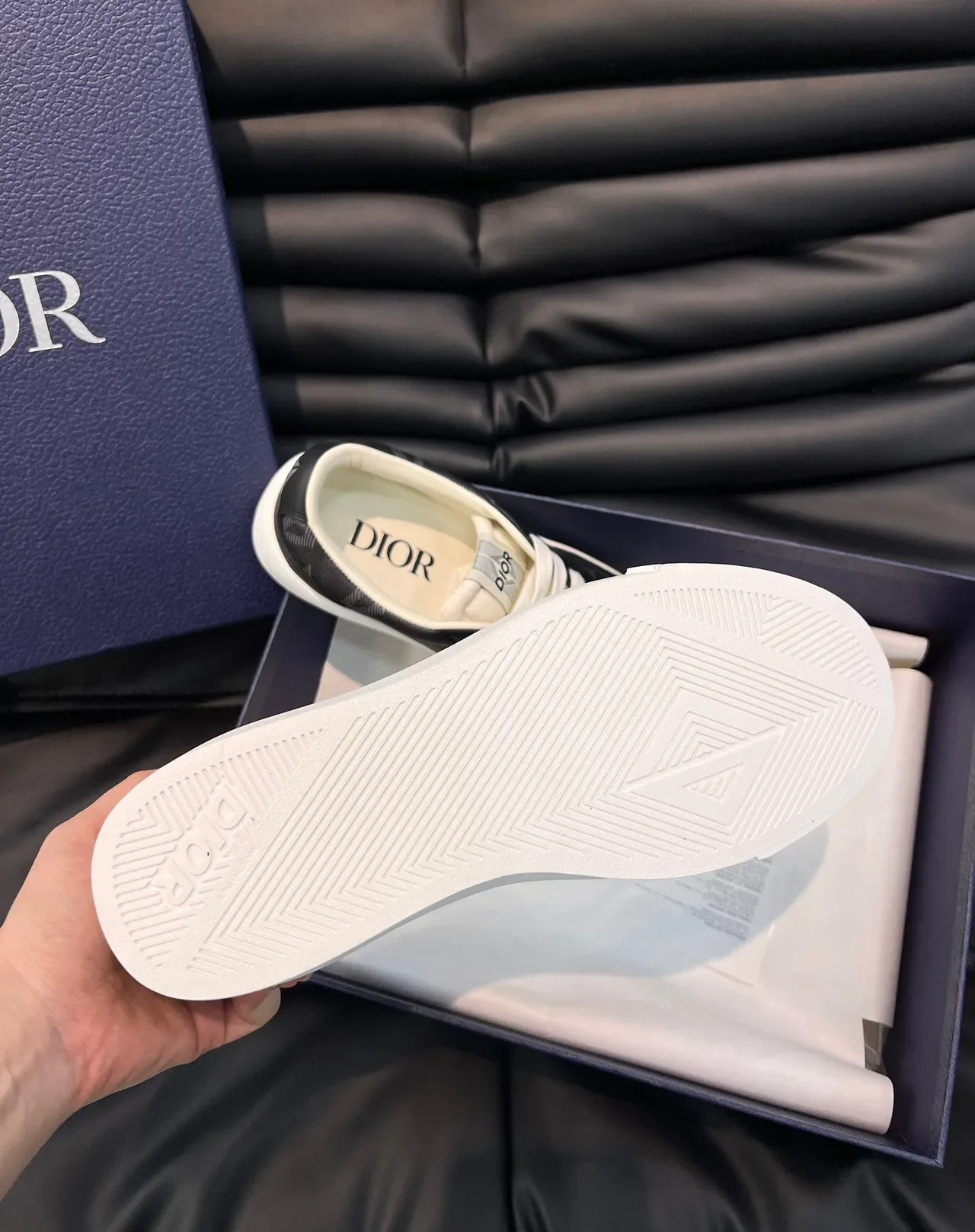 Dior ব্ল্যাক হোয়াইট লো-টপ সুয়েড-মেশ হাইব্রিড লাইফস্টাইল স্নিকার 7