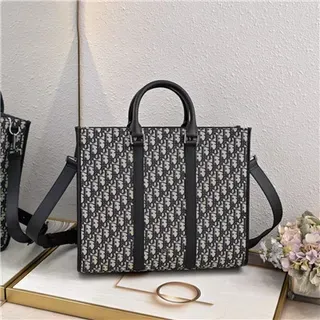 Dior पुस्तक टोट मोनोग्राम बेज और काला टोट बैग