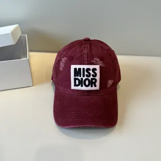 Dior 酒红色 白色 破损面料 刺绣补丁 标志 棒球帽