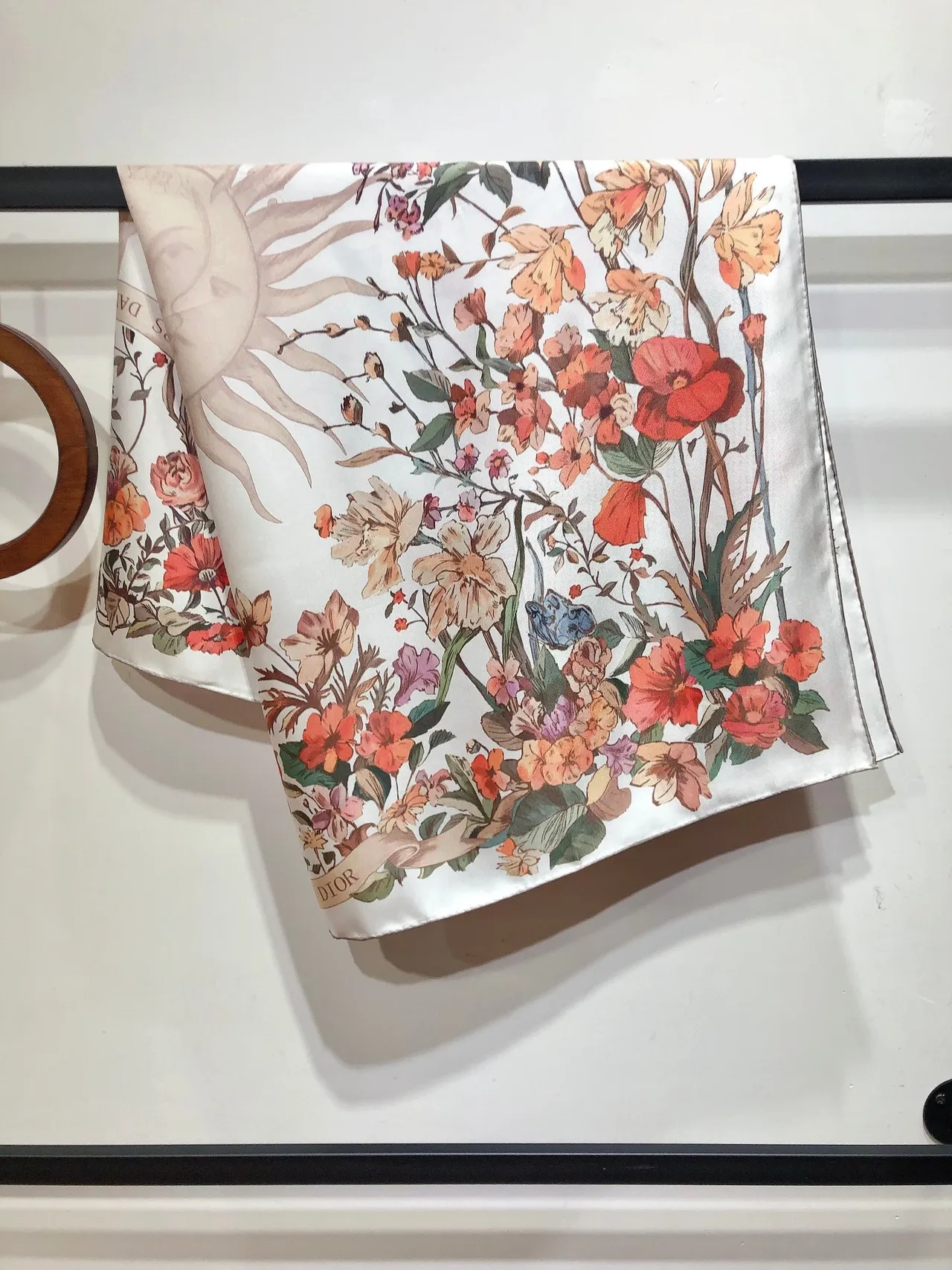 Dior Bufanda de Seda Blanca con Estampado Floral 6