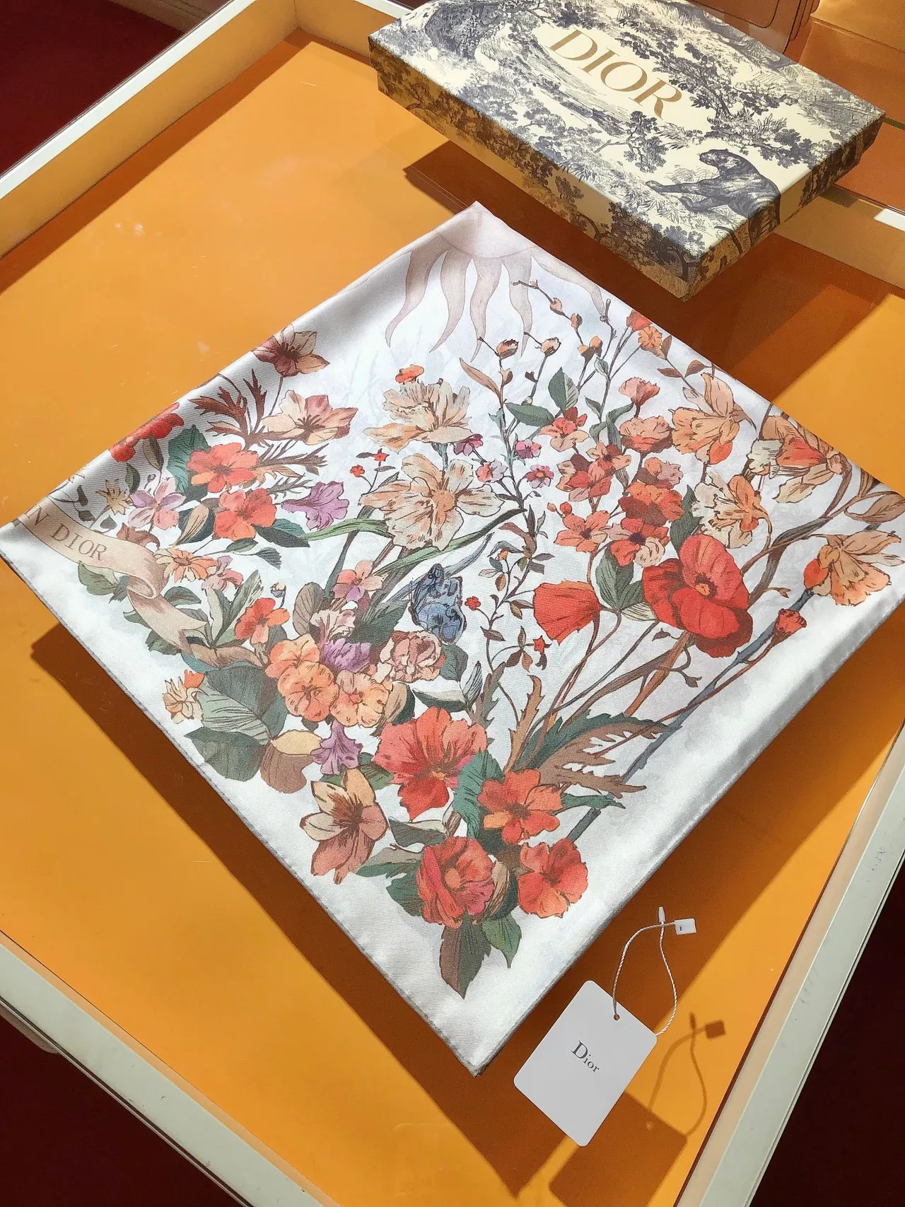 Dior Bufanda de Seda Blanca con Estampado Floral 7