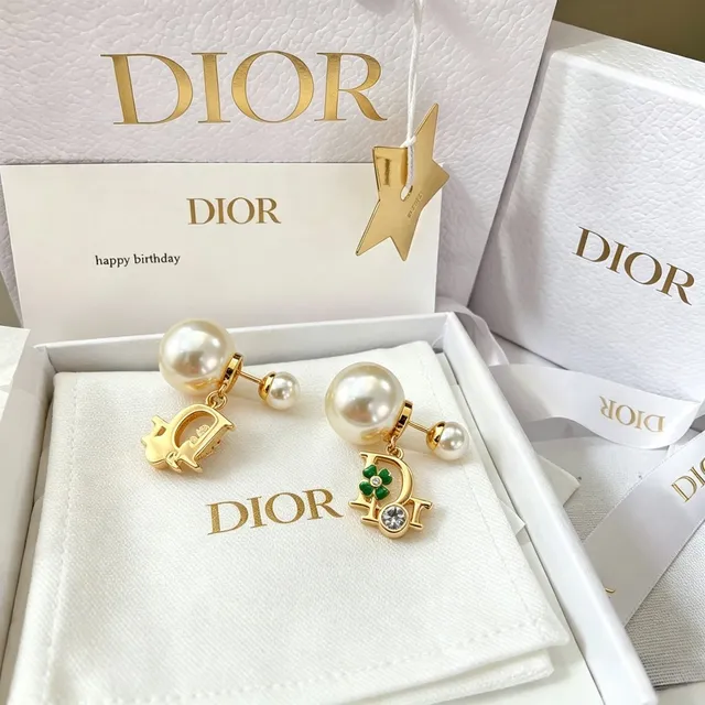 Dior সোনালী টোন পার্ল এবং সবুজ এনামেল D-Frame ইয়াররিংস 6