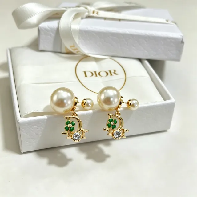 Dior সোনালী টোন পার্ল এবং সবুজ এনামেল D-Frame ইয়াররিংস 8