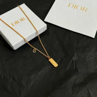 Dior قلادة مستطيلة مخططة بلون ذهبي