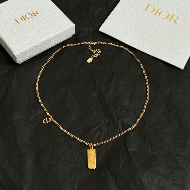 Dior Gold-Tone Quilted Rectangular Pendant Necklace 6