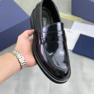 Dior 黑色亮面漆皮 Penny Strap 乐福鞋