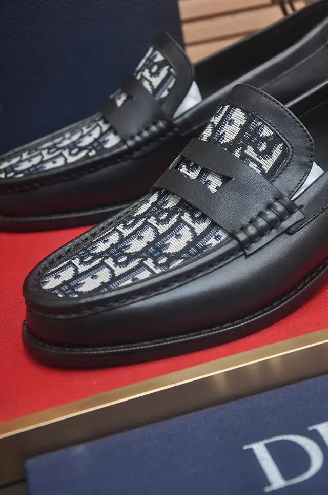 Loafers en cuir noir monogrammés Dior 2