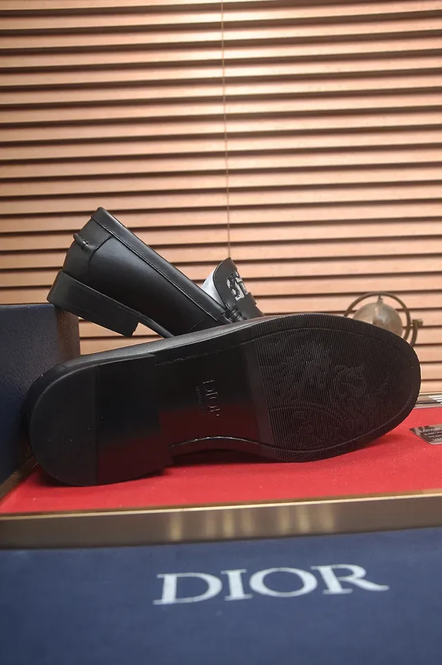 Loafers en cuir noir monogrammés Dior 3