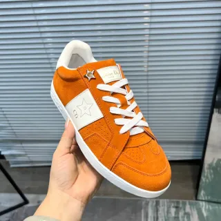 Dior Sneakers Lifestyle Orange Blanc avec Détails de Motif Étoile sur l'Empeigne en Daim