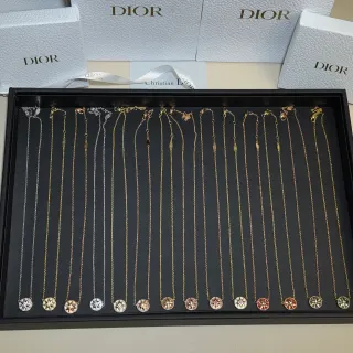 Dior Rose des Vents Collar dorado multicolor cadena delicada estallido de estrellas brújula colgante