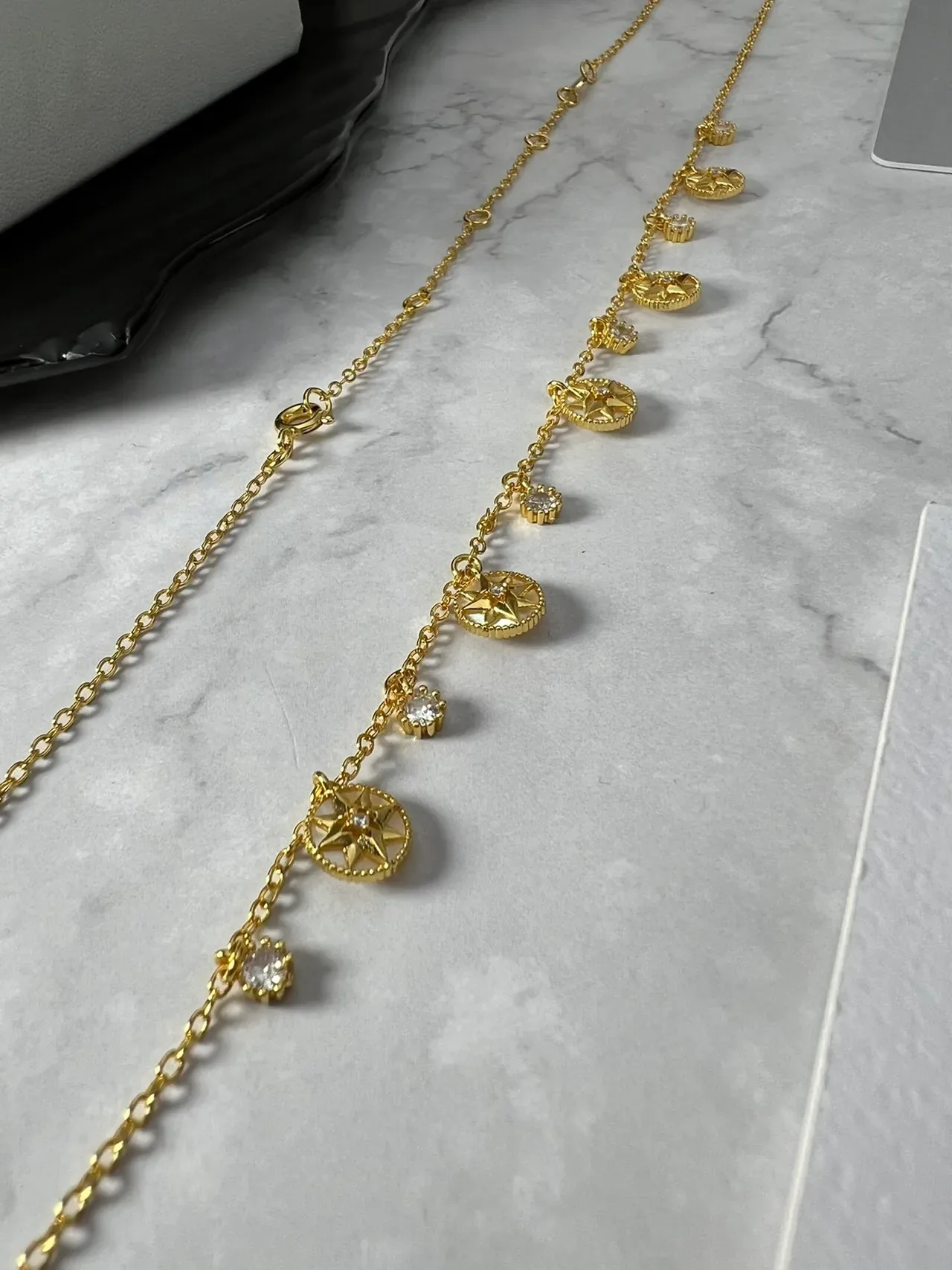 Dior Rose des Vents सلسلة ذهبية وفضية قلادة بتعليقات متعددة 3