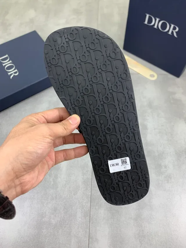 Dior Slide Sandalias Grises y Negras Suela Monogramada Correa de Tanga 5