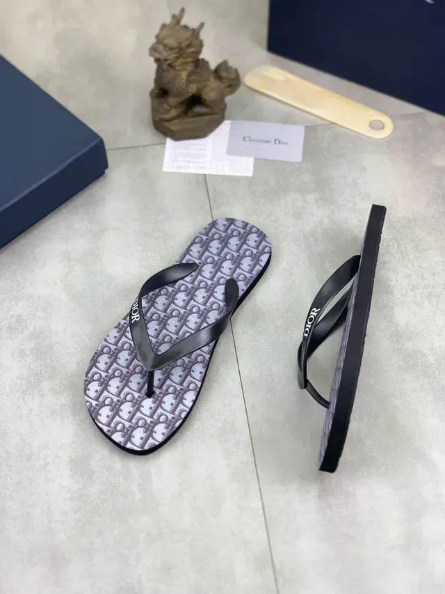 Dior Slide Sandalias Grises y Negras Suela Monogramada Correa de Tanga 6
