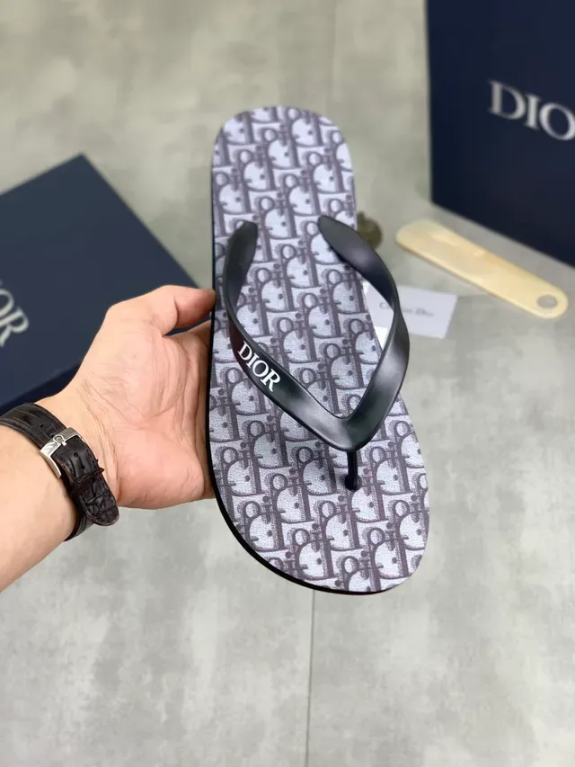 Dior Slide Sandalias Grises y Negras Suela Monogramada Correa de Tanga 7