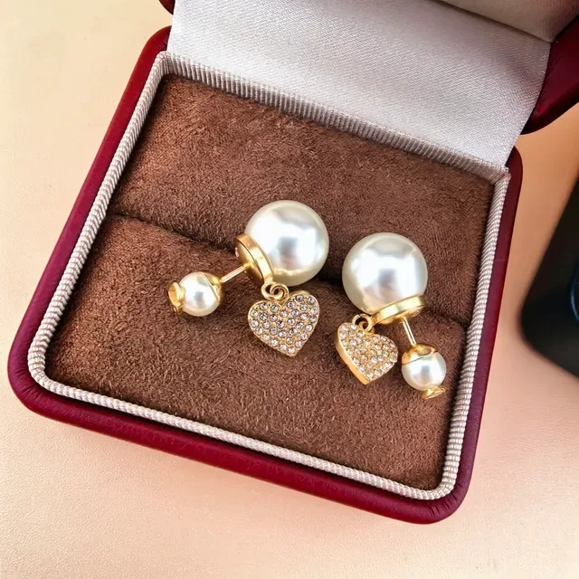 Brincos Dior Tribales dourados com pérolas e cristais em forma de coração 3