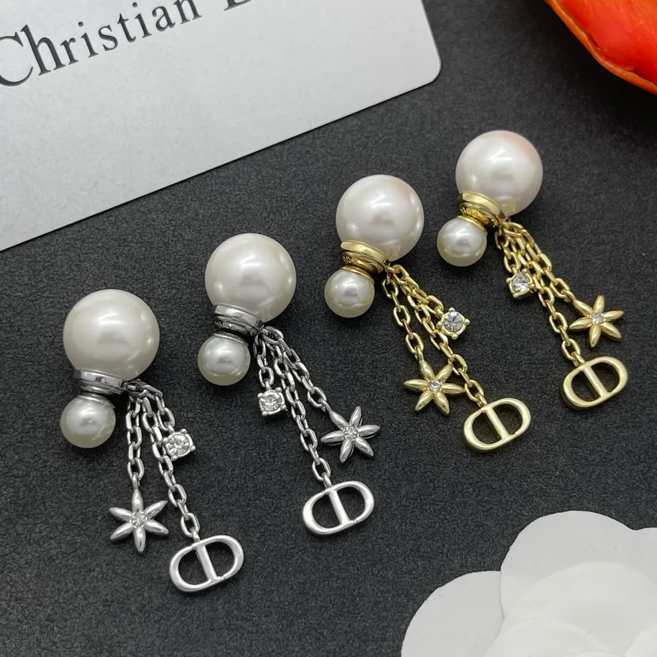 Dior Tribales Pérola e Dourado D-Logo Triple-Drop Brincos 2