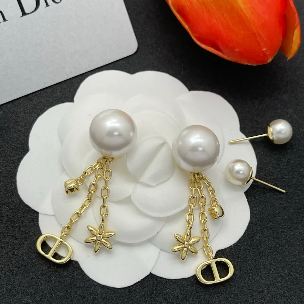 Dior Tribales Pérola e Dourado D-Logo Triple-Drop Brincos 3