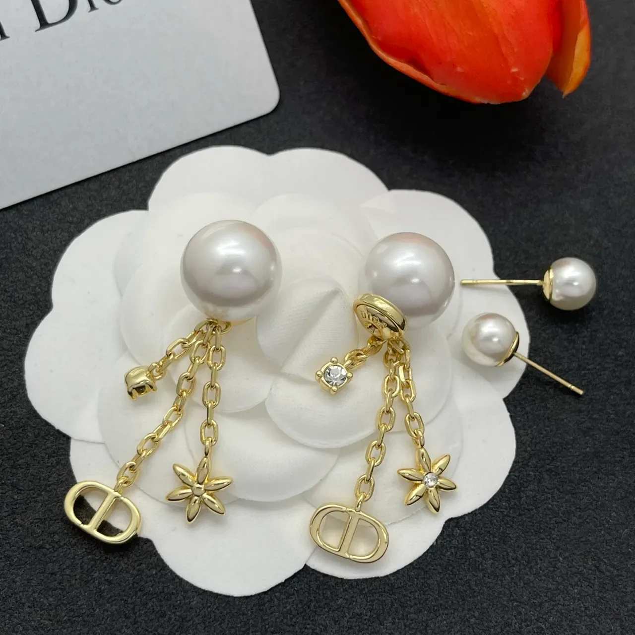 Dior Tribales Pérola e Dourado D-Logo Triple-Drop Brincos 4