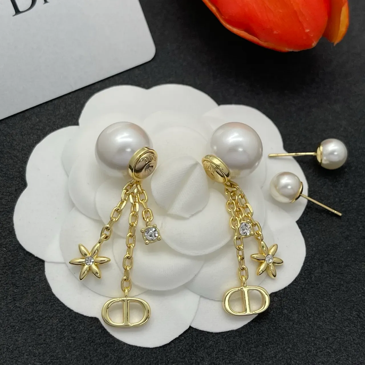 Dior Tribales Pérola e Dourado D-Logo Triple-Drop Brincos 5