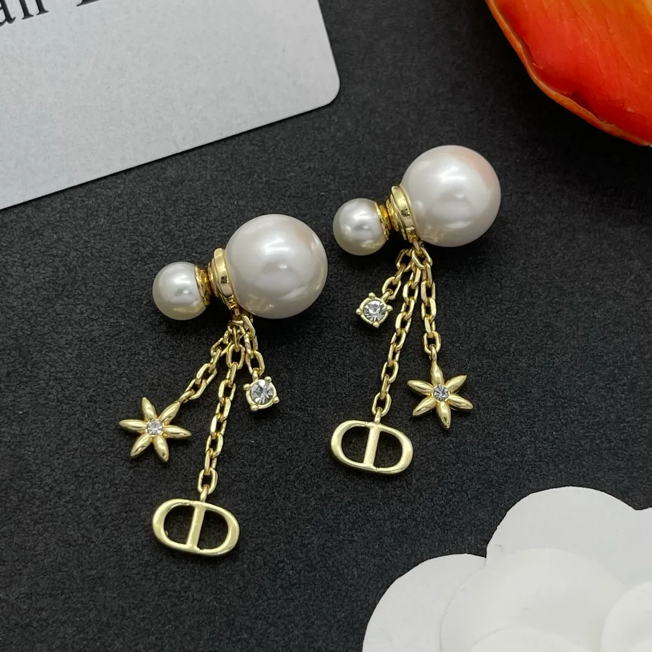 Dior Tribales Pérola e Dourado D-Logo Triple-Drop Brincos 7