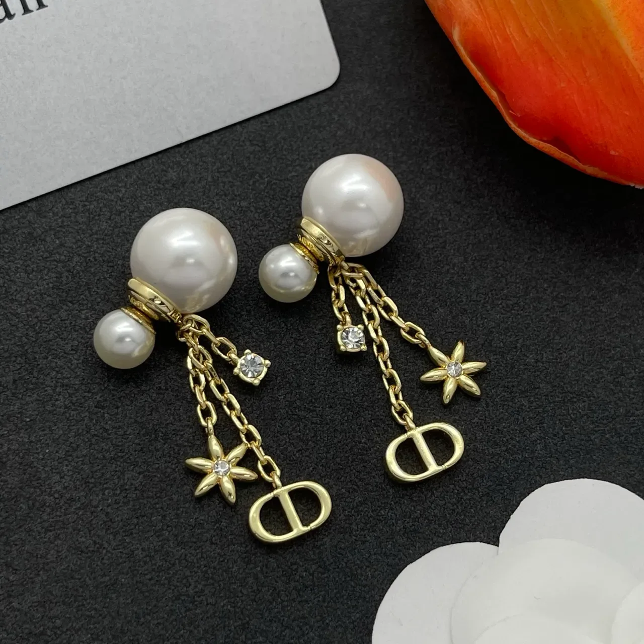 Dior Tribales Pérola e Dourado D-Logo Triple-Drop Brincos 8