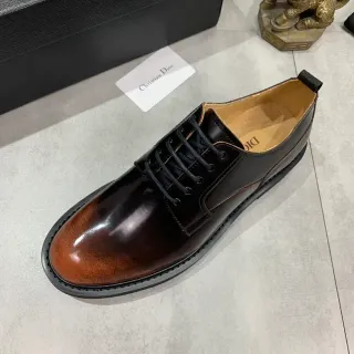 डायोर दो टोन पॉलिश्ड कैप-टो ऑक्सफोर्ड जूते
