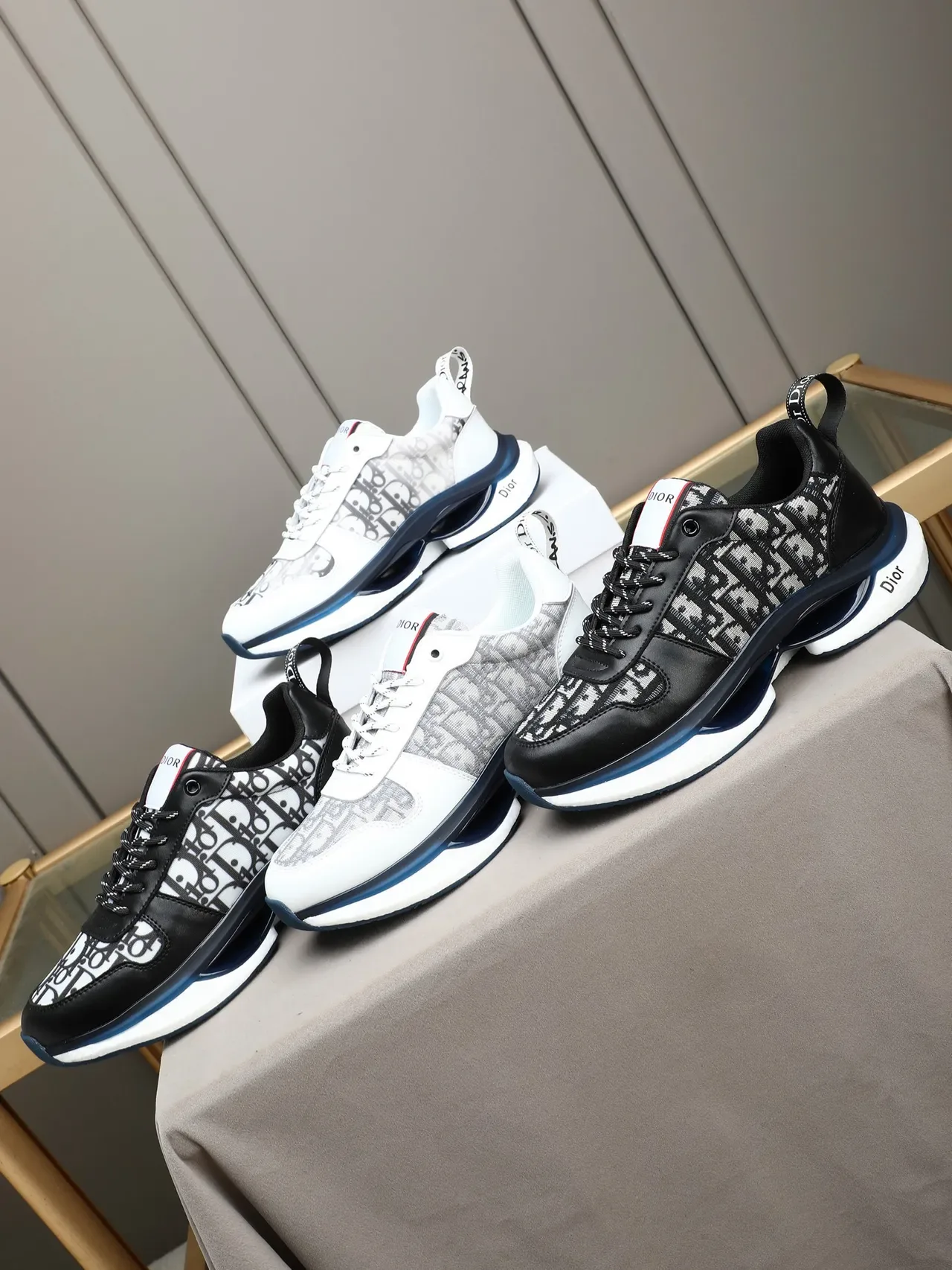 Dior 白色海军蓝印花网布面板雕塑双层中底生活方式运动鞋 2