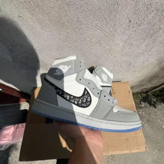Dior x Air Jordan 1 Gris Blanc Monogram Chaussures de basketball