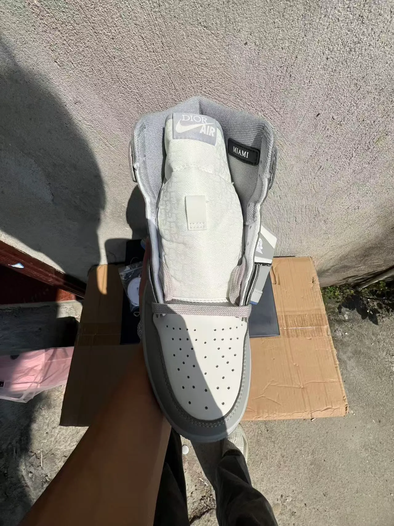 Dior x Air Jordan 1 Gris Blanco Monogram Zapatos de Baloncesto 3