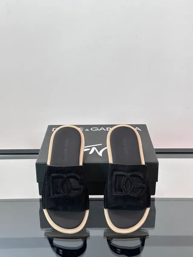 Dolce & Gabbana Logo-Strap Pantuflas de Camurça 7