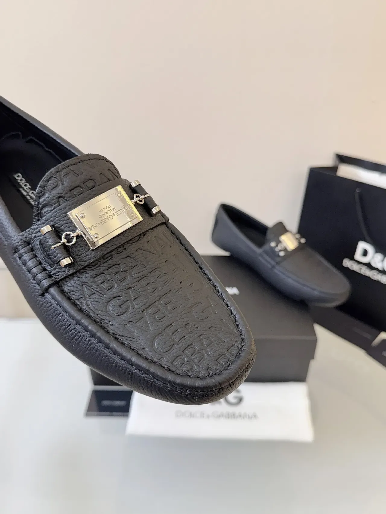 Dolce & Gabbana Portofino 黑金压纹皮革印花 DG 乐福鞋 3