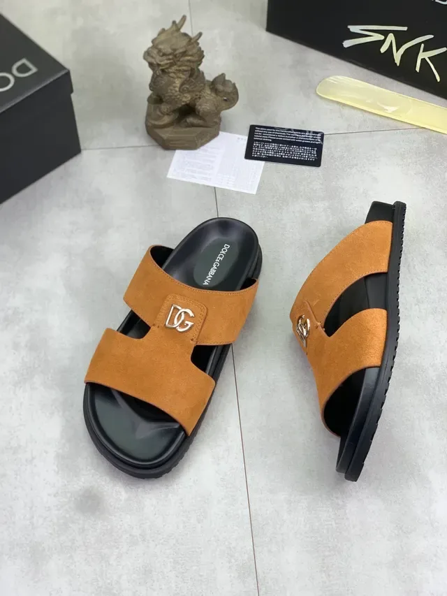 Sandálias Casuais Dolce & Gabbana de Camurça Tan com Logo DG e Duas Tirinhas 5