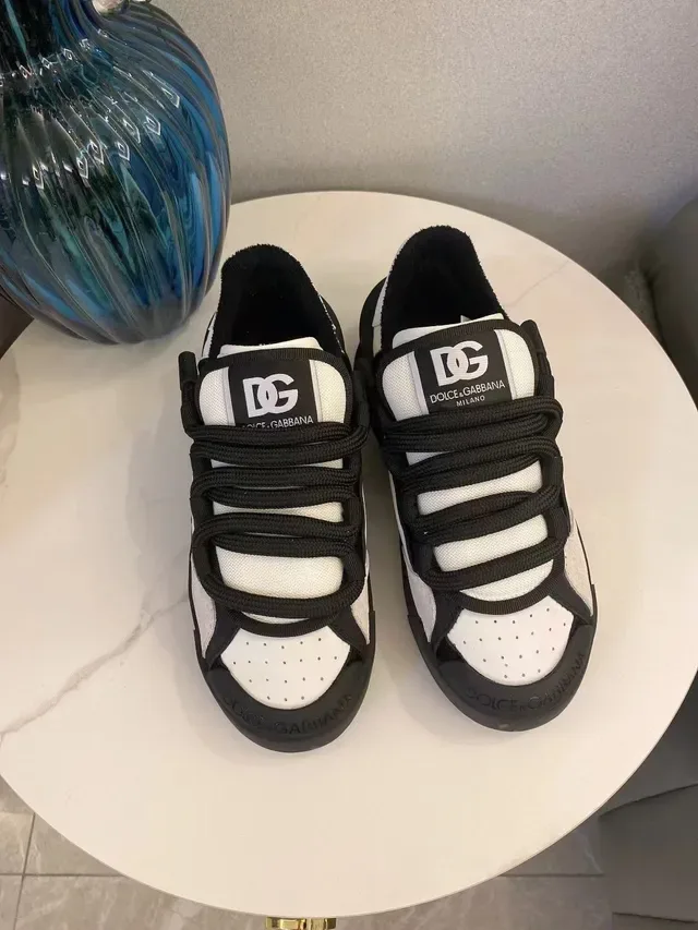 Dolce & Gabbana Zapatillas Chunky Blancas y Negras con Cierre Multi-Strap y Tapa de Dedo Perforada 2