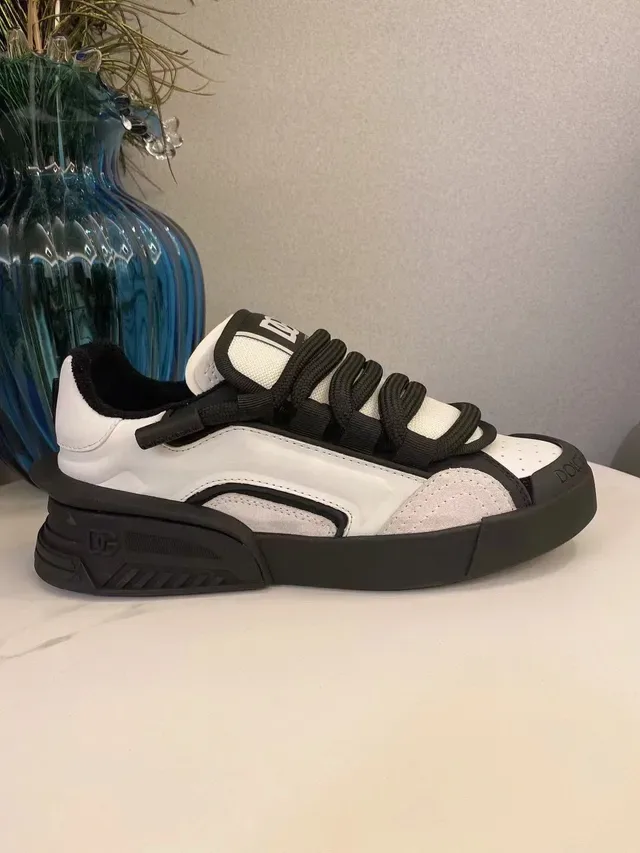 Dolce & Gabbana Zapatillas Chunky Blancas y Negras con Cierre Multi-Strap y Tapa de Dedo Perforada 4