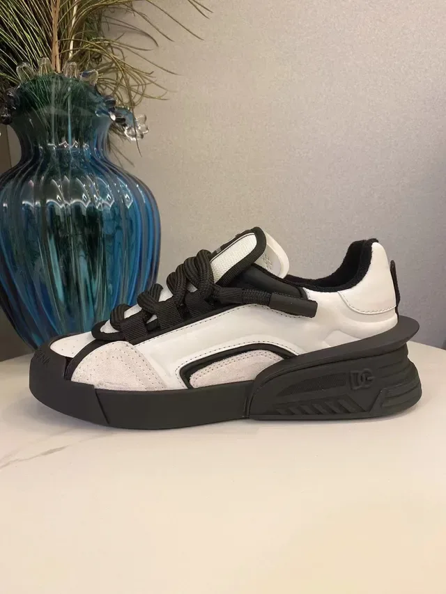 Dolce & Gabbana Zapatillas Chunky Blancas y Negras con Cierre Multi-Strap y Tapa de Dedo Perforada 5