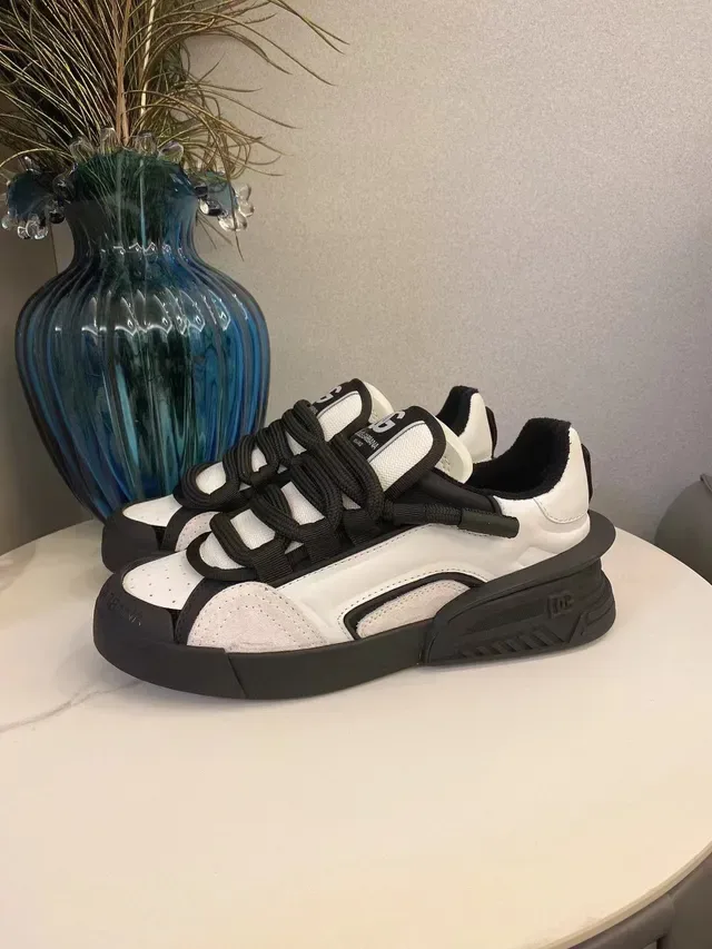 Dolce & Gabbana Zapatillas Chunky Blancas y Negras con Cierre Multi-Strap y Tapa de Dedo Perforada 8