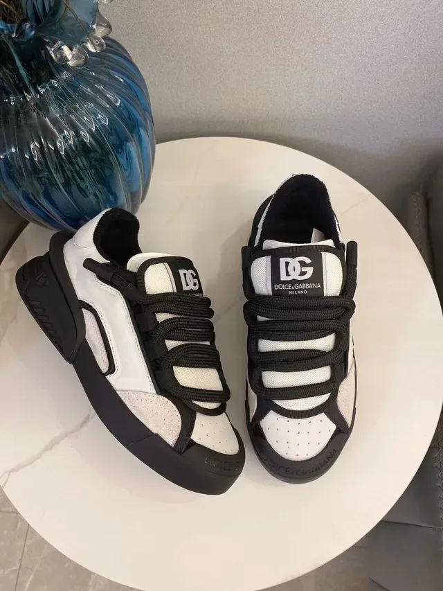 Dolce & Gabbana Zapatillas Chunky Blancas y Negras con Cierre Multi-Strap y Tapa de Dedo Perforada 9