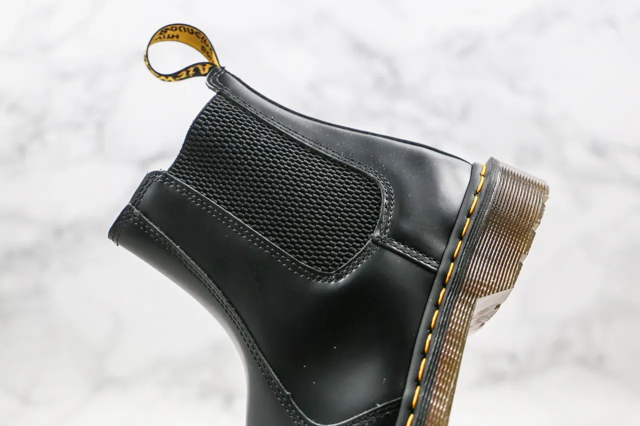 Dr. Martens 切尔西靴 黑色黄色 光滑皮革 缝线 4
