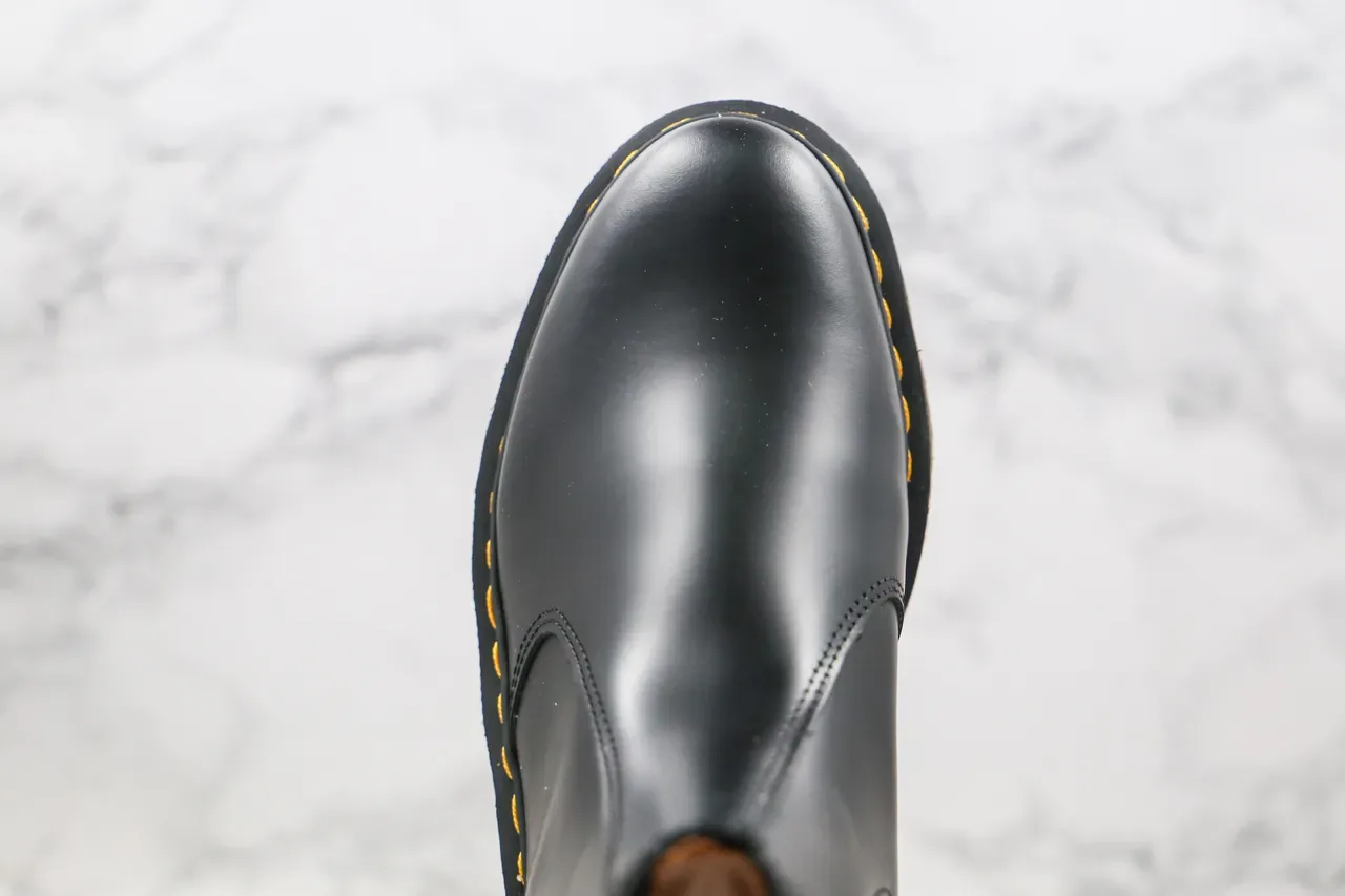 Dr. Martens 切尔西靴 黑色黄色 光滑皮革 缝线 9