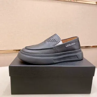 Emporio Armani কালো বেইজ খোঁচানো ঈগল লোগো মোটা প্ল্যাটফর্ম সোল লুফার