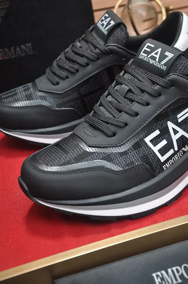 Emporio Armani EA7 黑白生活方式运动鞋 3