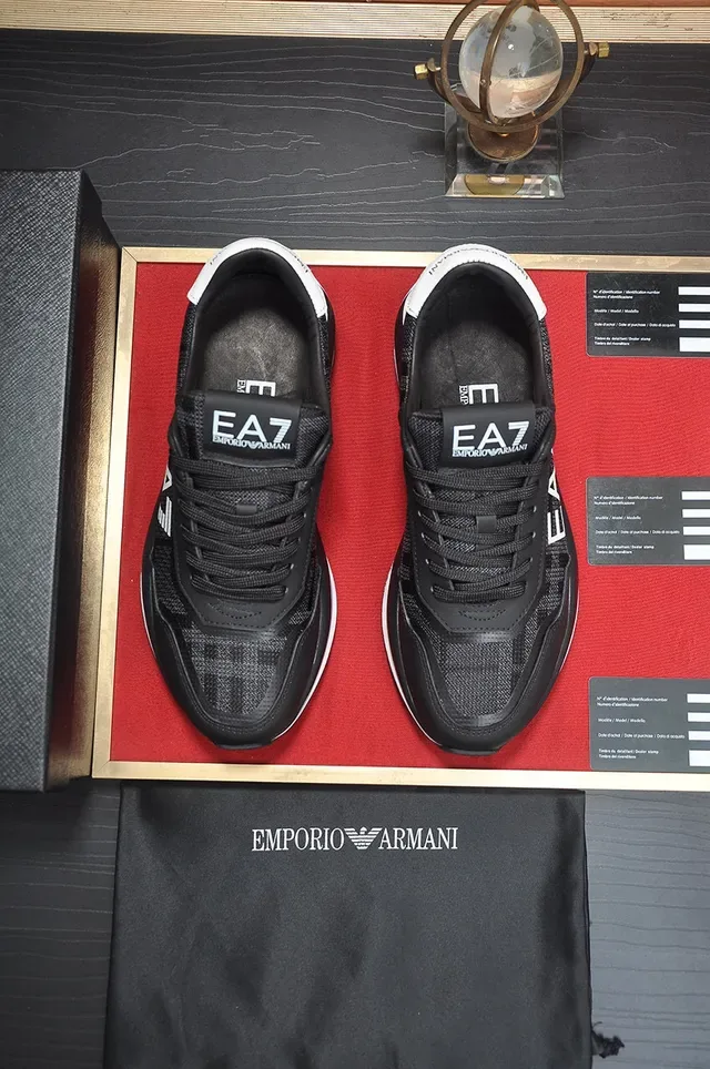 Emporio Armani EA7 黑白生活方式运动鞋 7