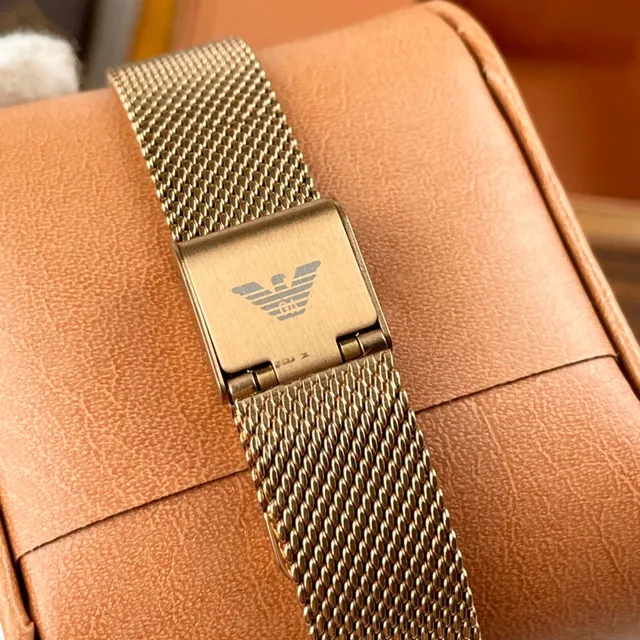 Emporio Armani 金米色圆形表壳金属网带石英手表 6