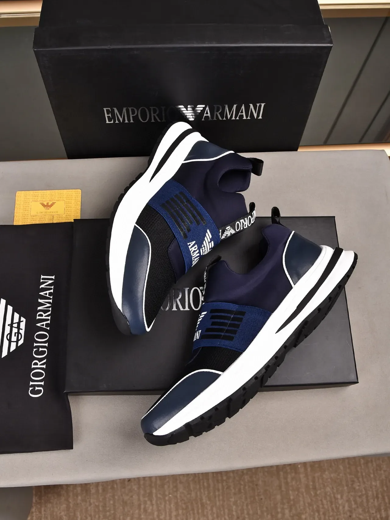 Emporio Armani Navy Black Sneakers Slip-On avec Sangle Élastique 2